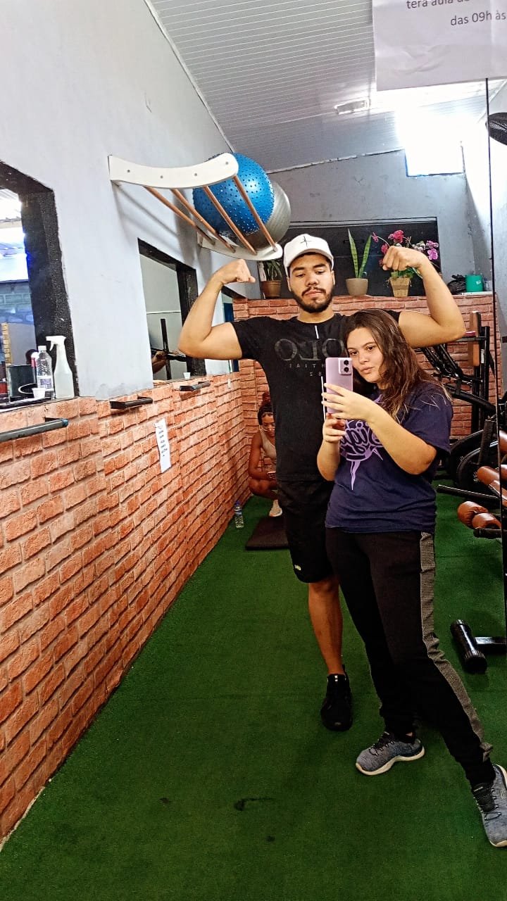 Maria Aline e Bryan Robert